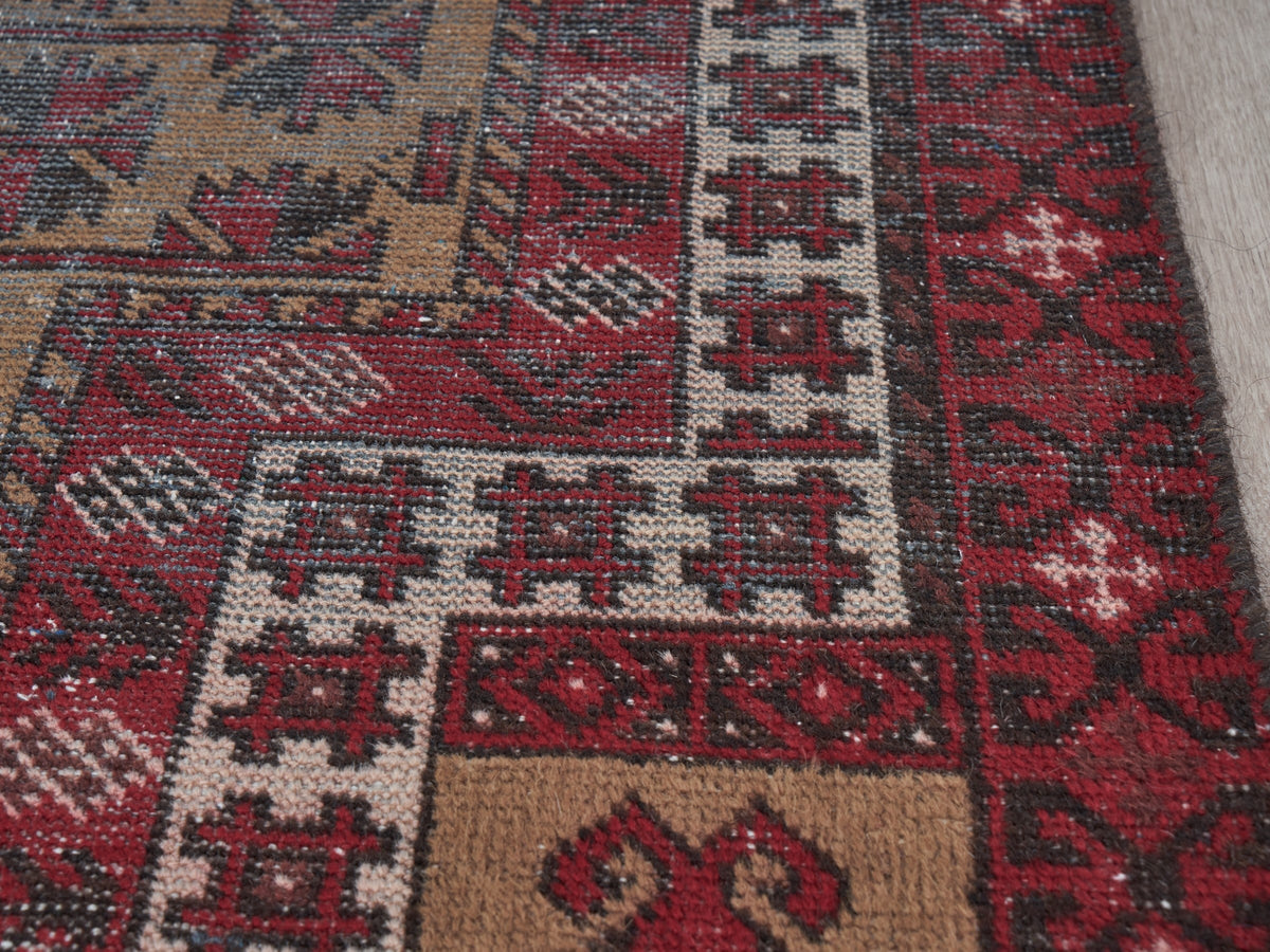 2'9" x 3'9" Vintage Small Persian Style Rug