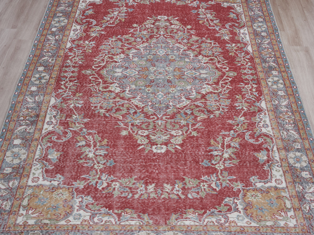 5'8" x 9'7" Vintage Turkish Area Rug