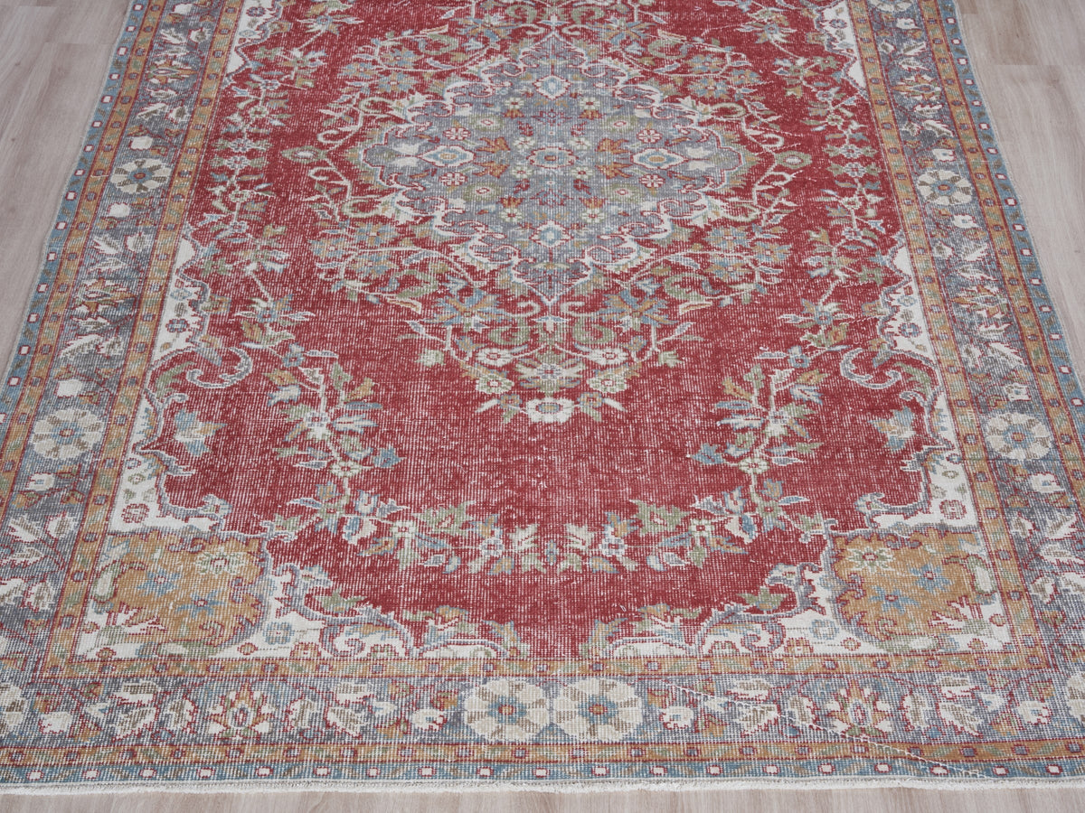 5'8" x 9'7" Vintage Turkish Area Rug