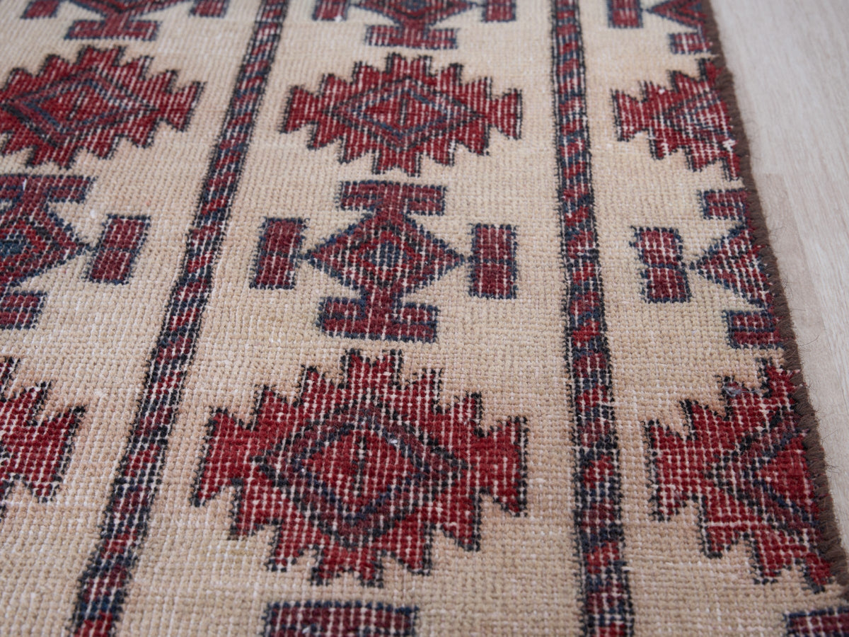 2'4" x 5'1" Vintage Persian Style Entryway Rug