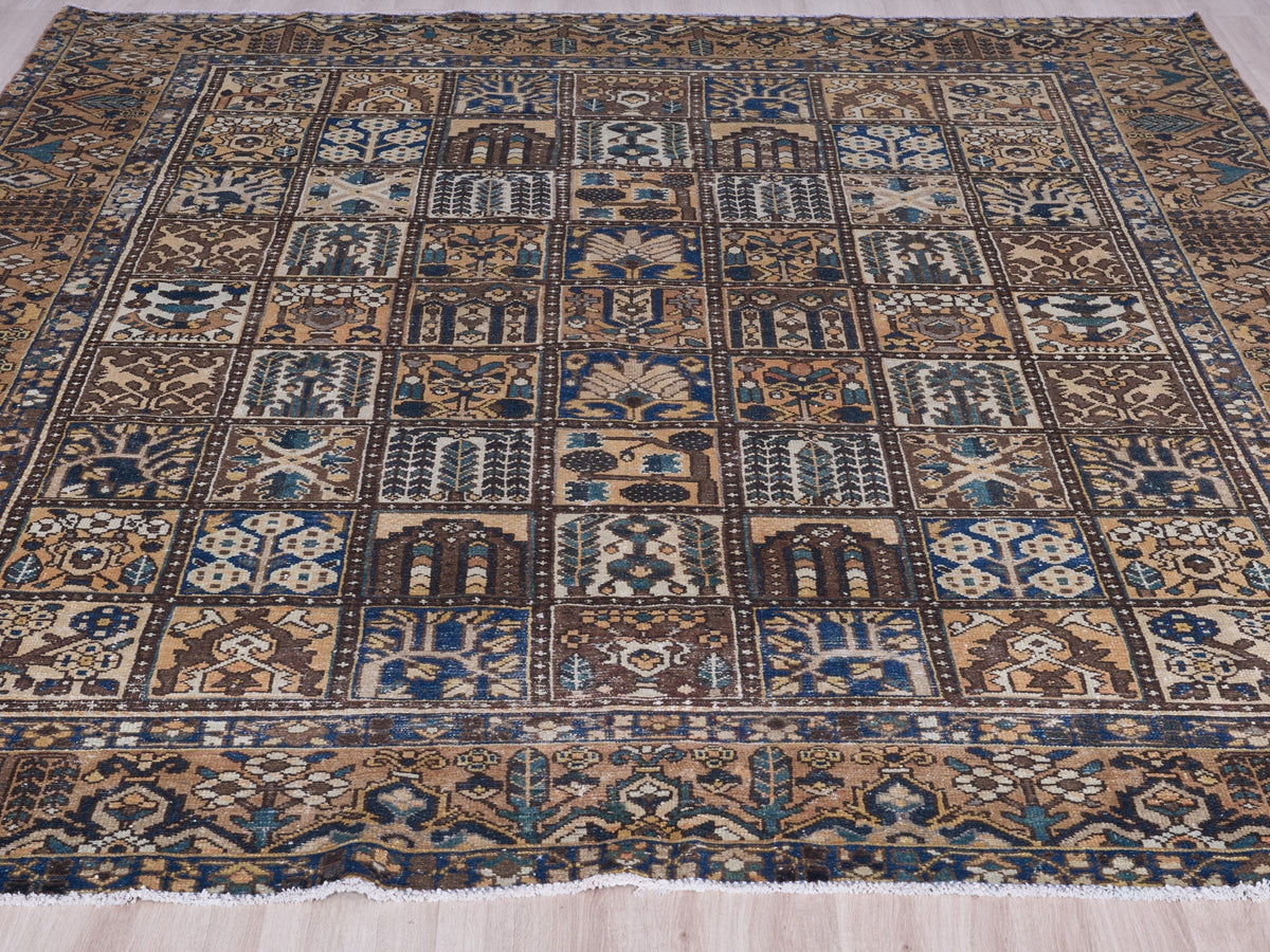 8'8" x 11'1" Oriental Handmade Bakhtiari Style Rug