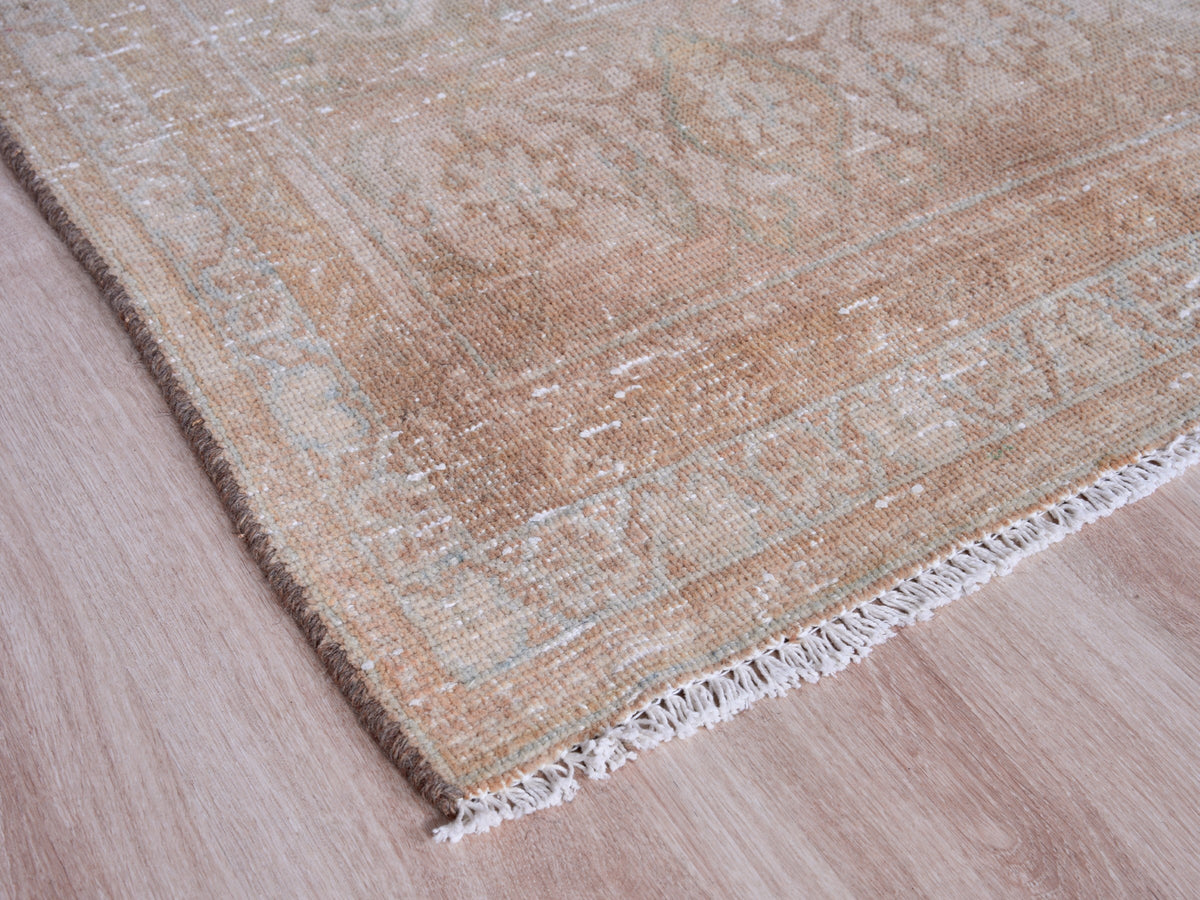 8'4" x 11'5" Neutral Oriental Persian Style Rug