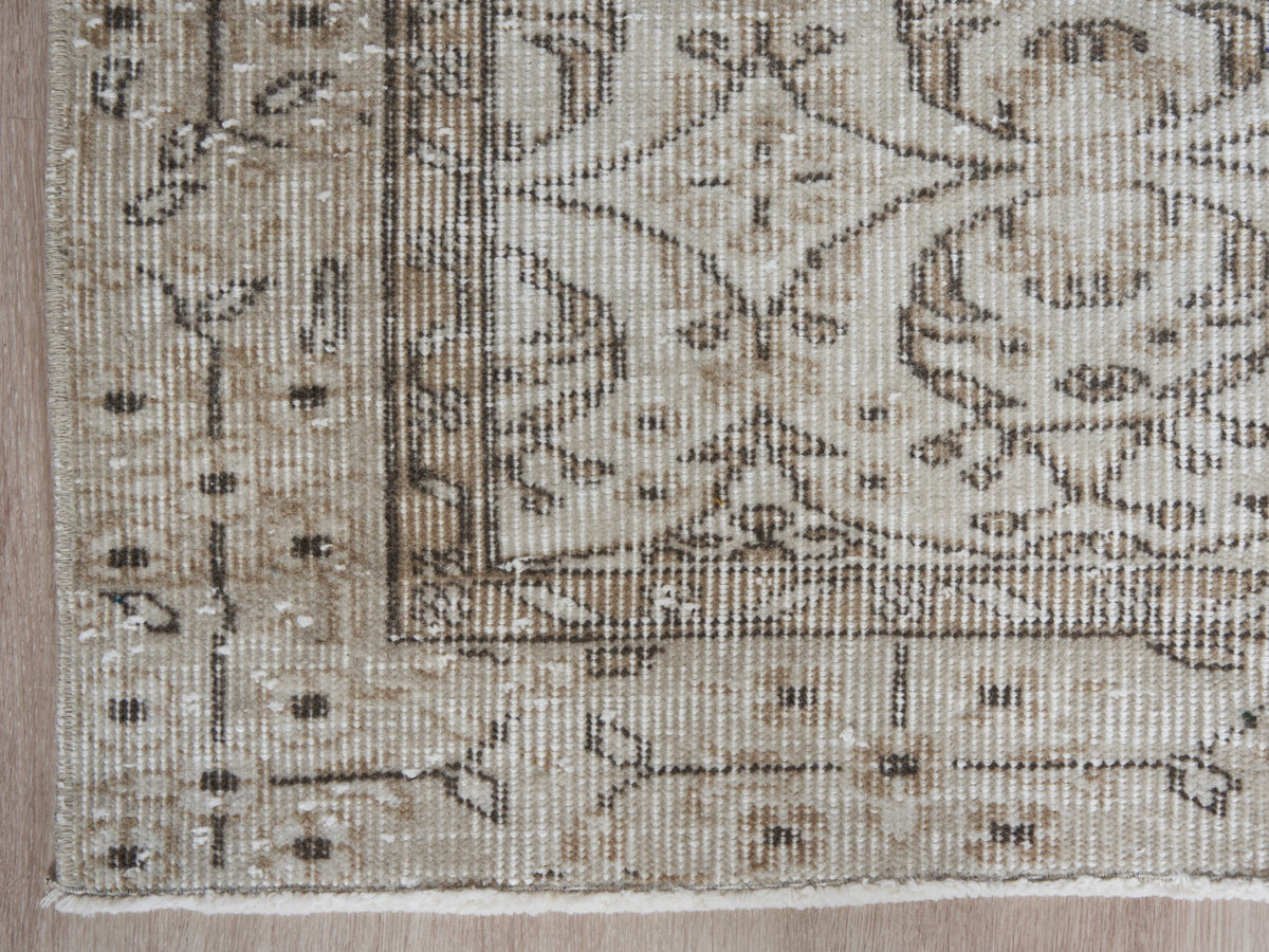 5'2" x 8'11" Neutral Vintage Turkish Area Rug