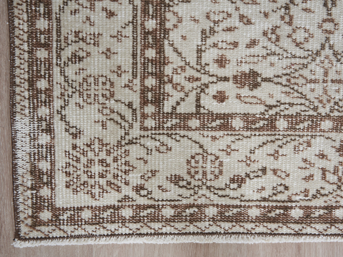 4'11" x 8'6" Neutral Vintage Turkish Area Rug