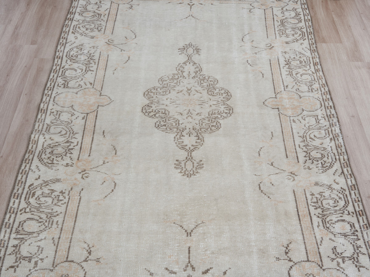 5'4" x 9' Neutral Handwoven Turkish Scatter Rug