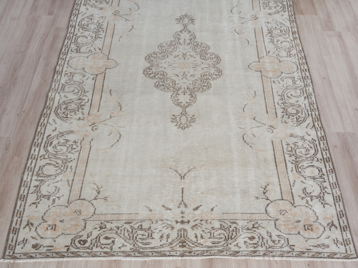 5'4" x 9' Neutral Handwoven Turkish Scatter Rug