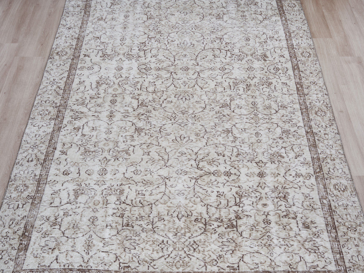 5'3" x 8'9" Vintage Turkish Neutral Area Rug