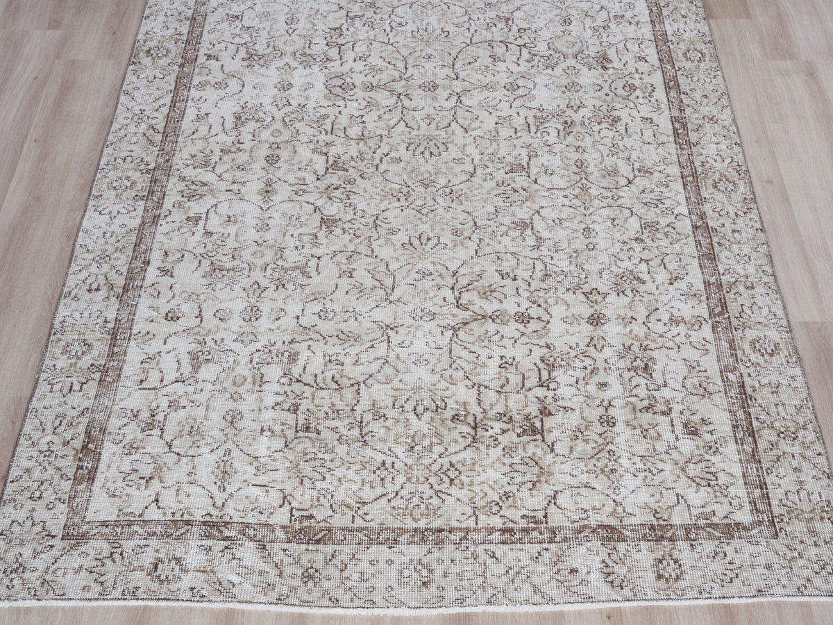 5'3" x 8'9" Vintage Turkish Neutral Area Rug