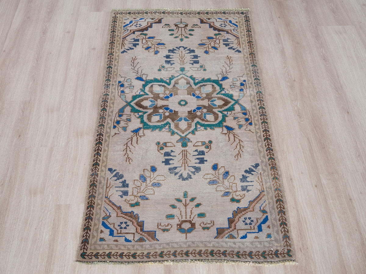 2'4" x 4'9" Neutral Vintage Persian Style Small Rug