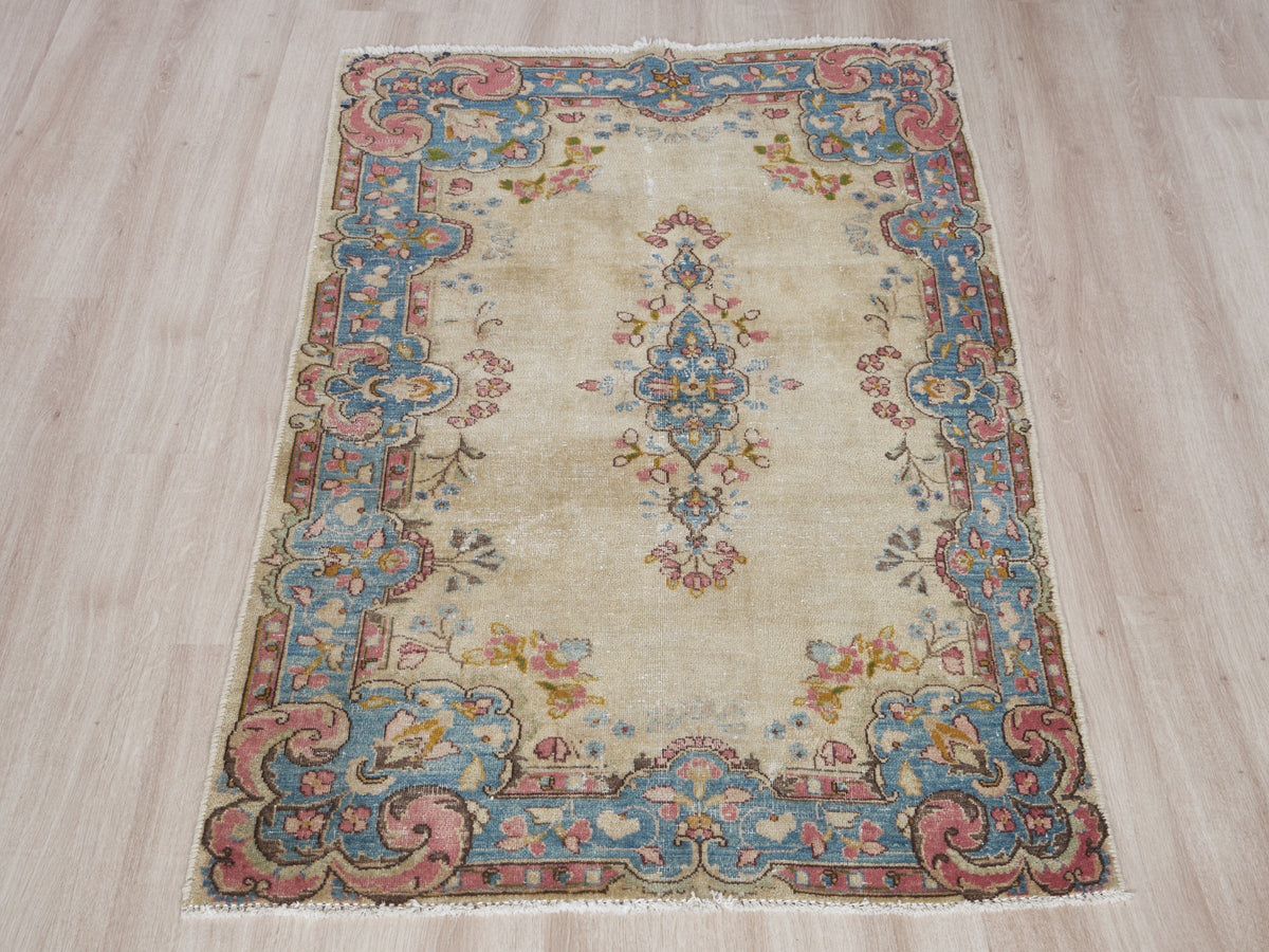 2'9" x 4'8" Vintage Persian Style Small Rug