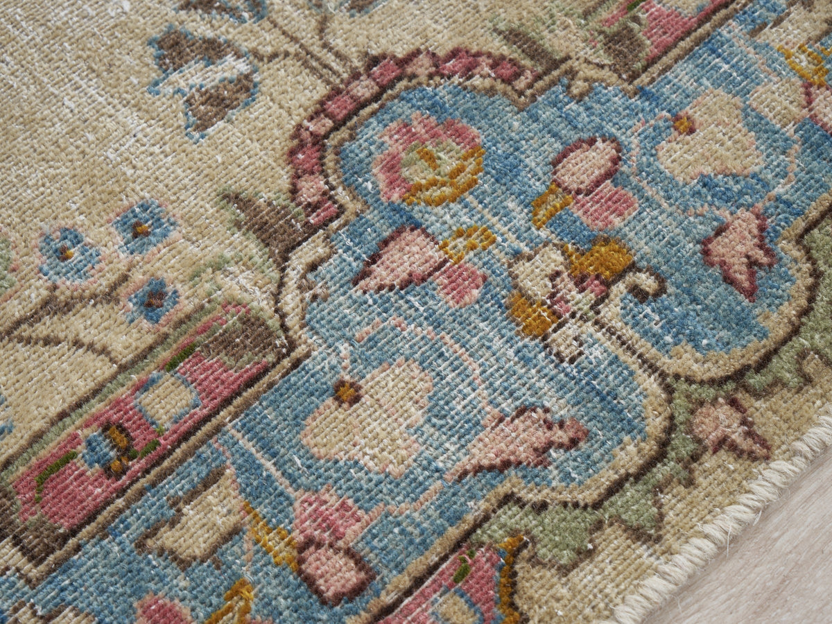 2'9" x 4'8" Vintage Persian Style Small Rug