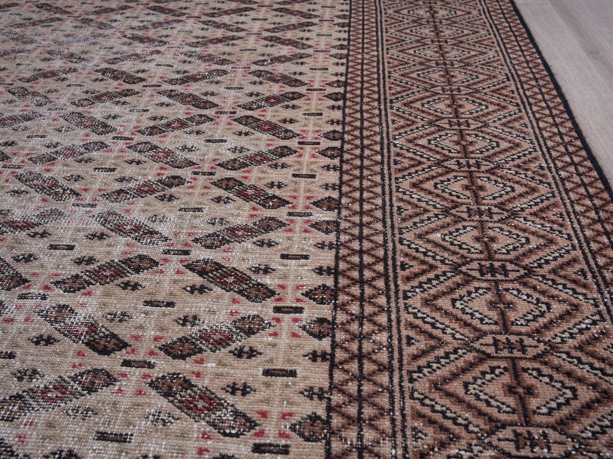 6'6" x 8'9" Handmade Vintage Persian Style Rug