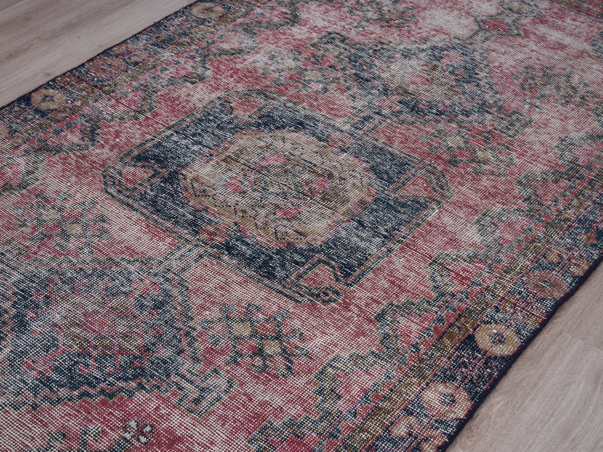 3'10" x 7'6" Pink Vintage Persian Style Rug