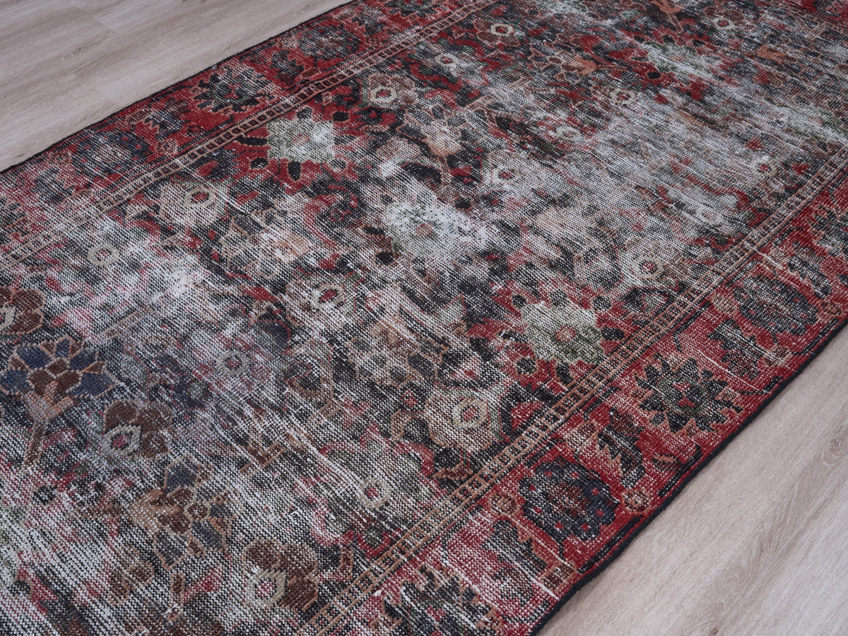 3'11" x 7'8" Vintage Persian Style Rug