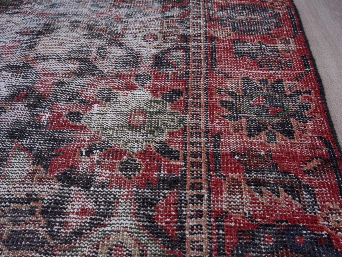 3'11" x 7'8" Vintage Persian Style Rug