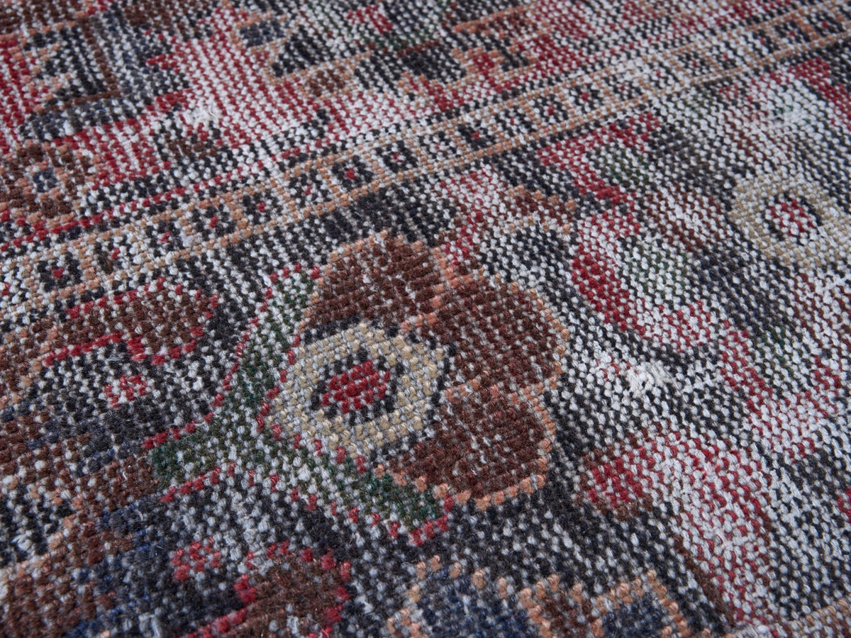 3'11" x 7'8" Vintage Persian Style Rug