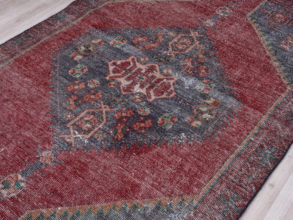 4'5" x 7'6" Vintage Persian Style Red Rug