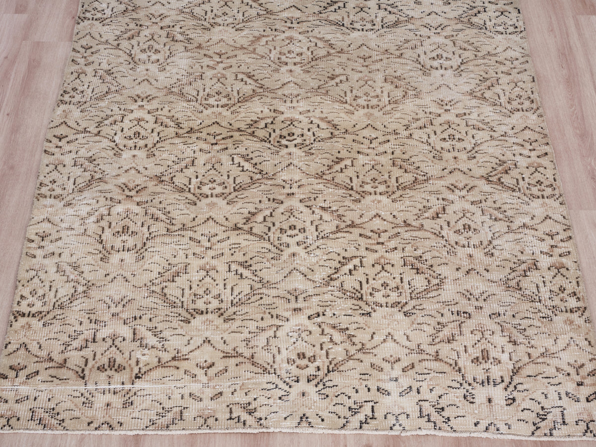 4'8" x 7'7" Beige Vintage Hand-Knotted Turkish Rug