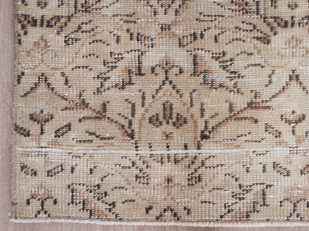 4'8" x 7'7" Beige Vintage Hand-Knotted Turkish Rug