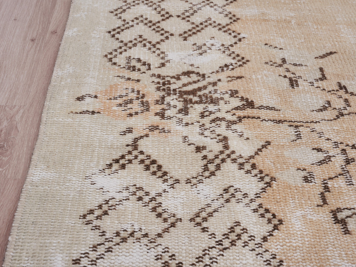 5'4" x 9' Neutral Vintage Turkish Scatter Rug