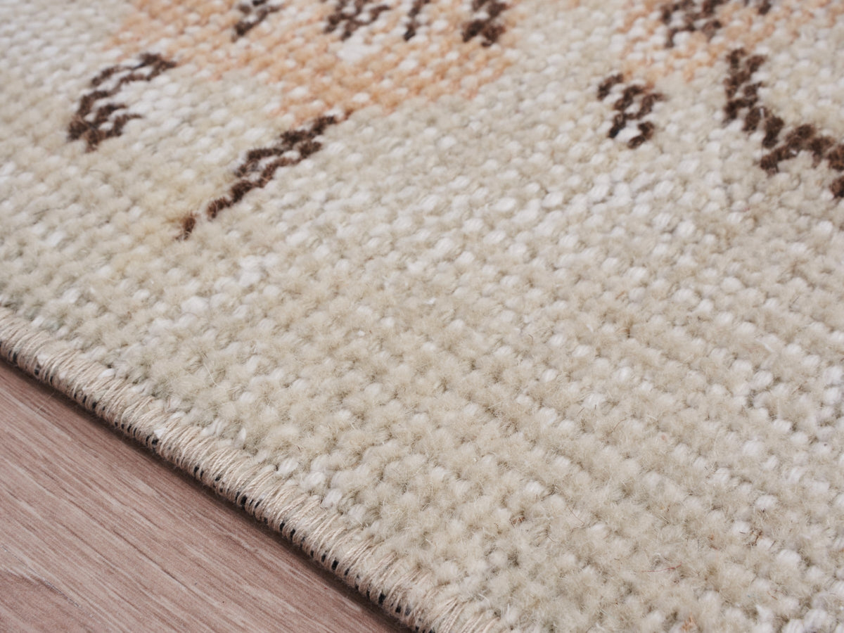 5'4" x 9' Neutral Vintage Turkish Scatter Rug