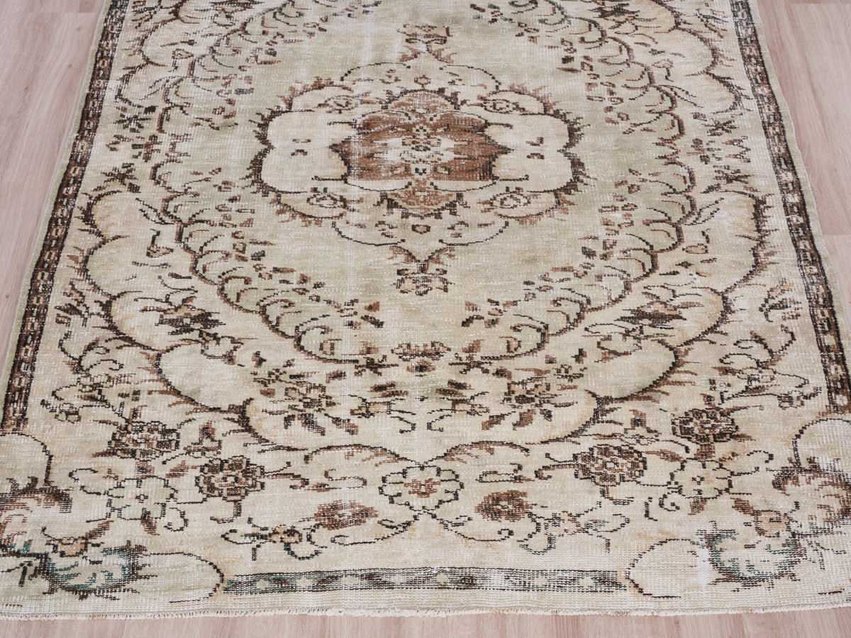 5'5" x 8'2" Neutral Vintage Turkish Scatter Rug