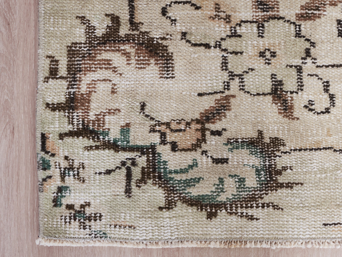 5'5" x 8'2" Neutral Vintage Turkish Scatter Rug