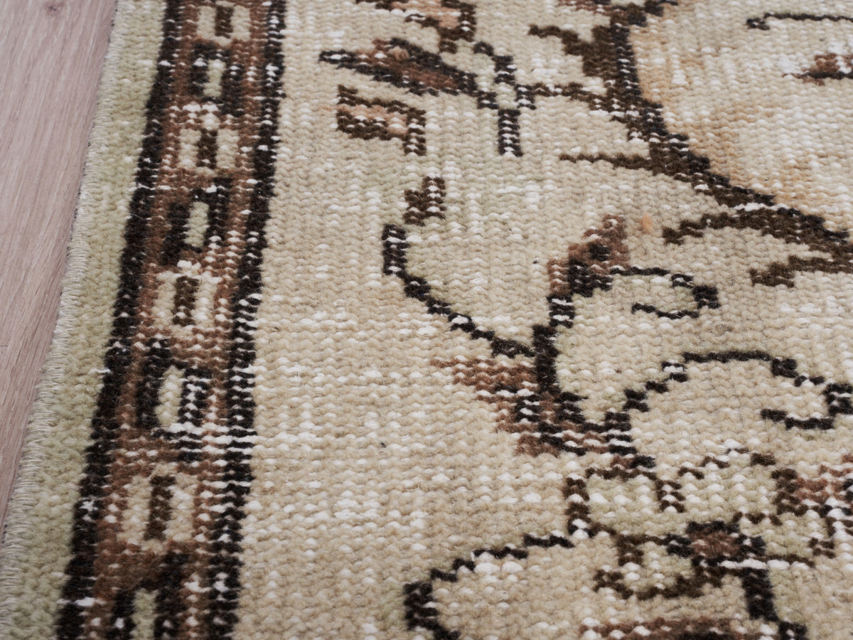 5'5" x 8'2" Neutral Vintage Turkish Scatter Rug