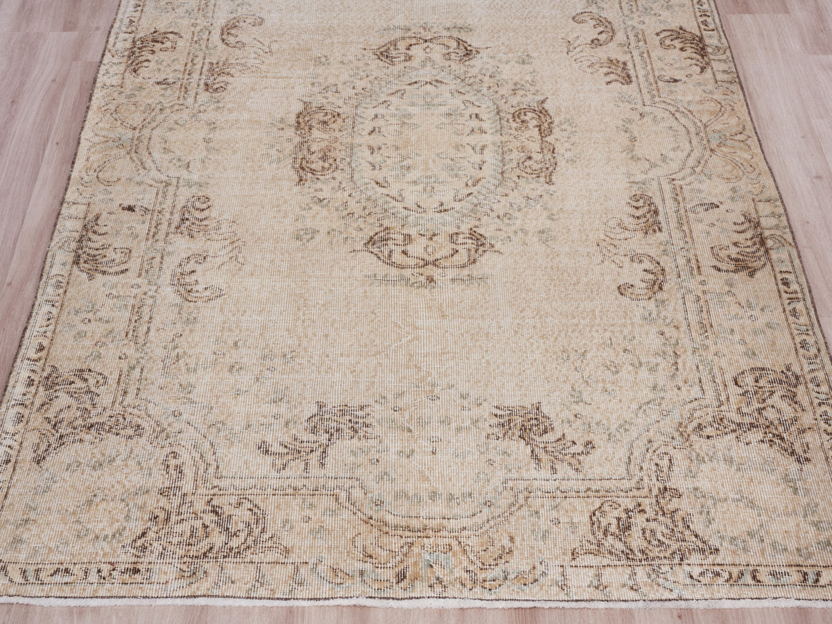 5'5" x 8'10" Beige Vintage Handwoven Area Rug