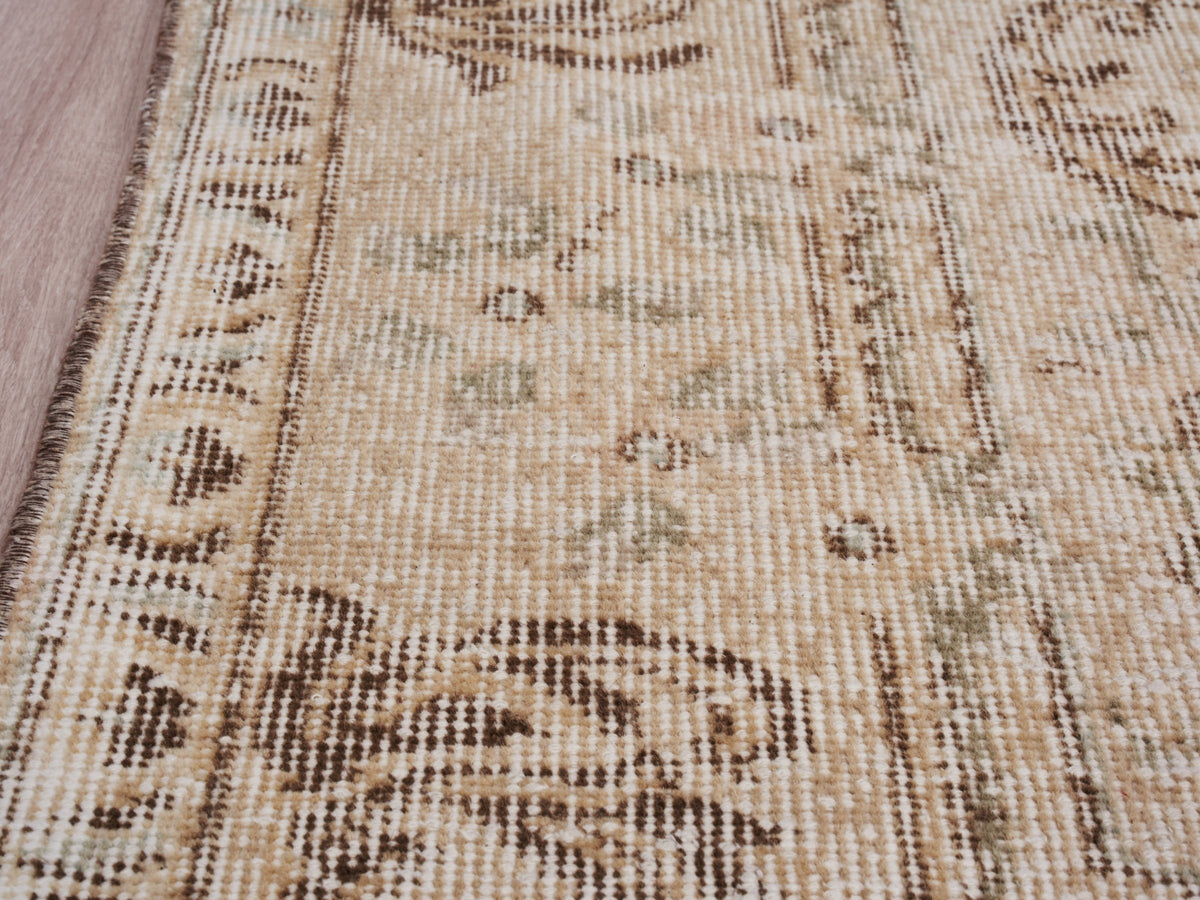 5'5" x 8'10" Beige Vintage Handwoven Area Rug