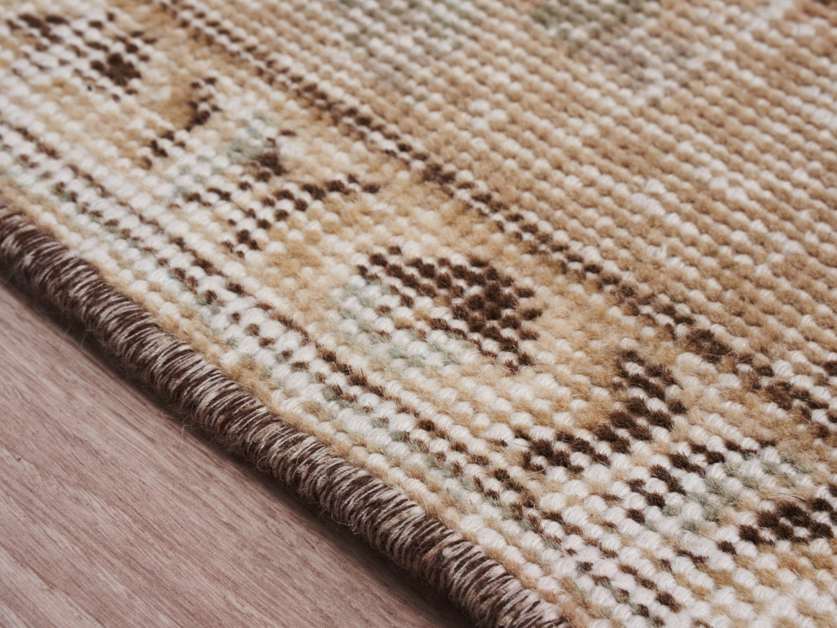 5'5" x 8'10" Beige Vintage Handwoven Area Rug