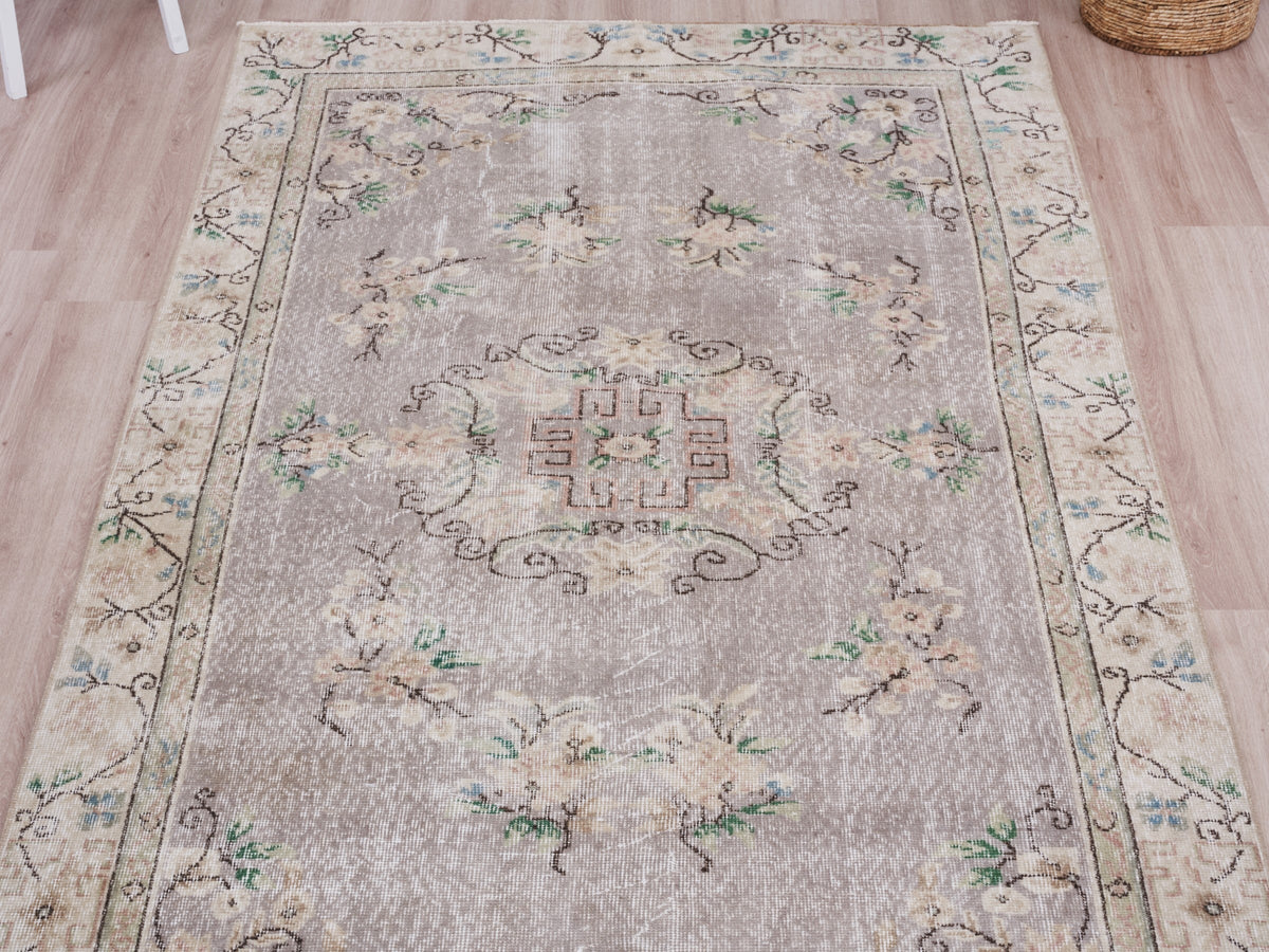 4'9" x 8'7" Purple Vintage Hand-Knotted Rug