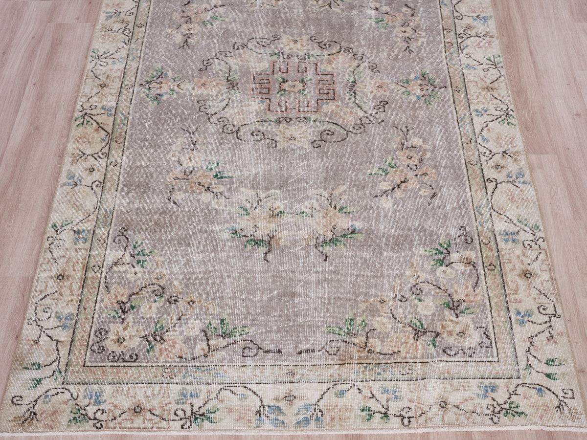 4'9" x 8'7" Purple Vintage Hand-Knotted Rug