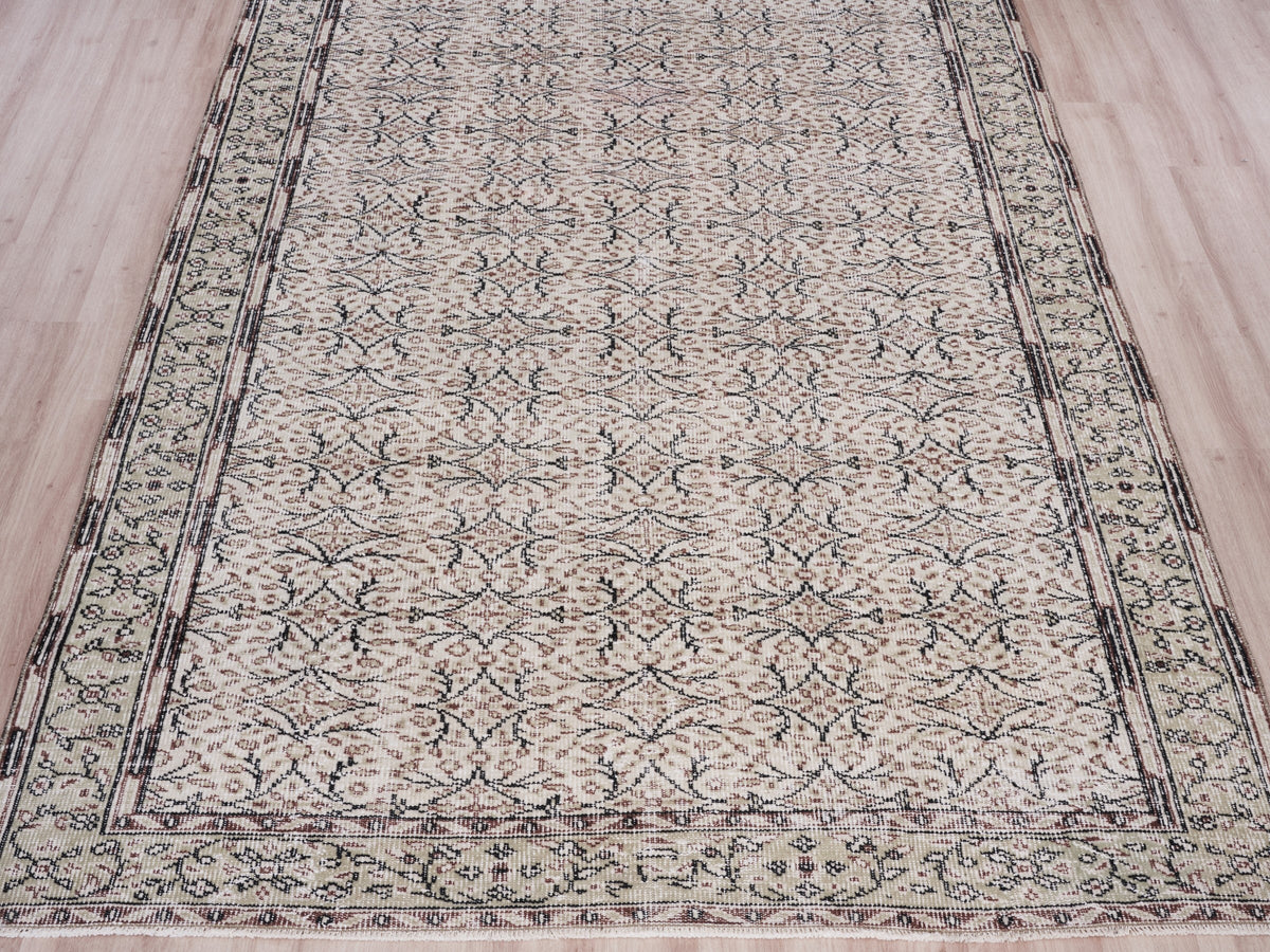 6'7" x 10'9" Natural Vintage Hand-Knotted Large Rug