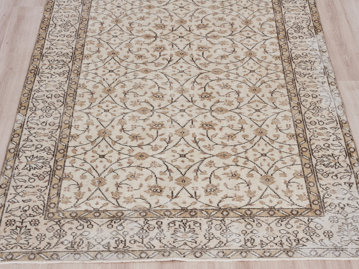 4'8" x 8'7" Beige Vintage Turkish Area Rug