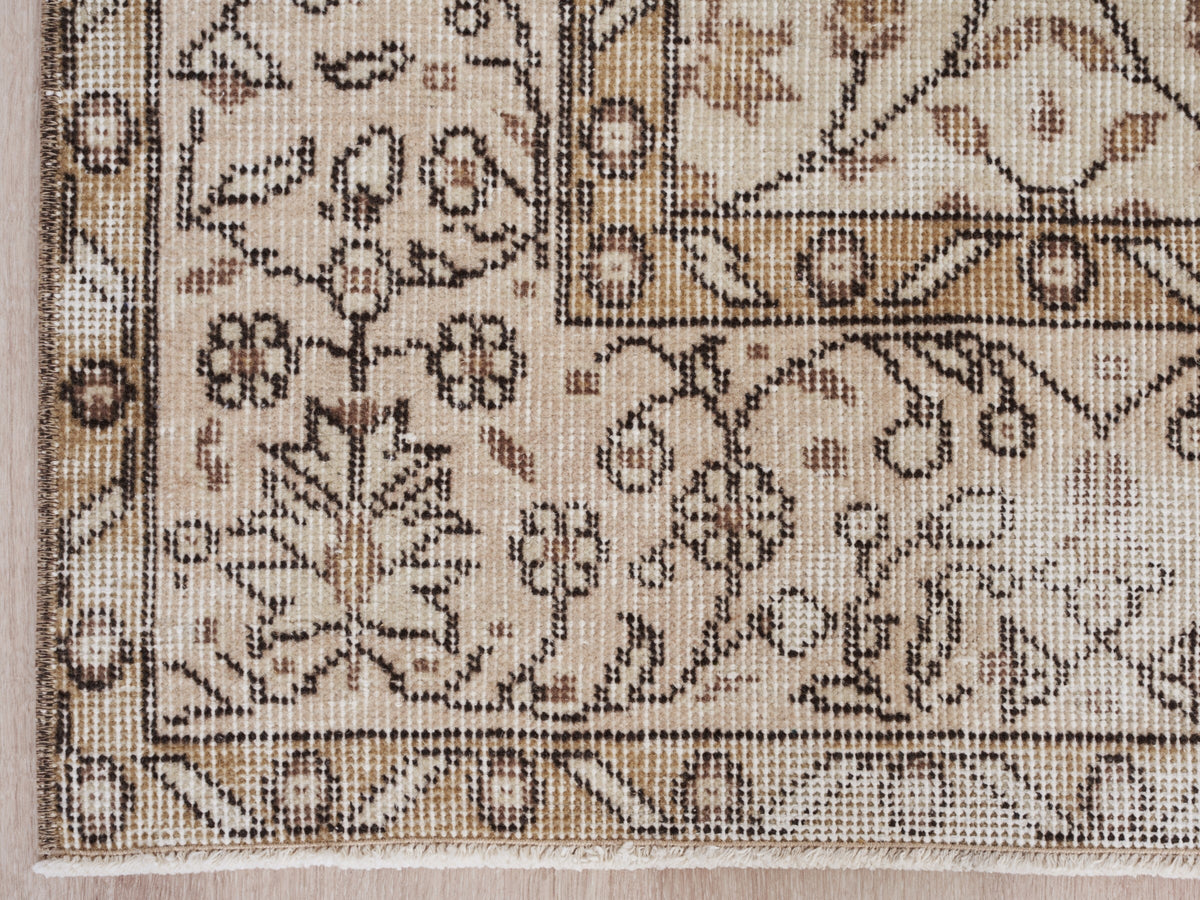 4'8" x 8'7" Beige Vintage Turkish Area Rug