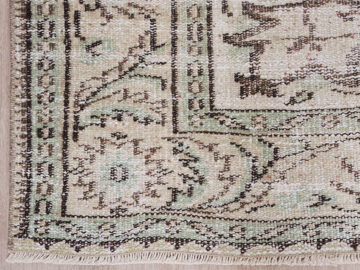 5'7" x 9'1" Beige Vintage Turkish Area Rug