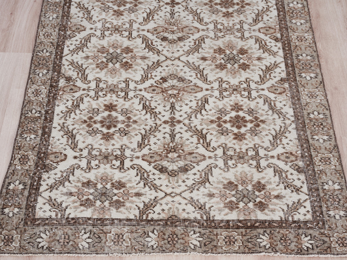 3'8" x 7'1" Neutral Vintage Scatter Rug