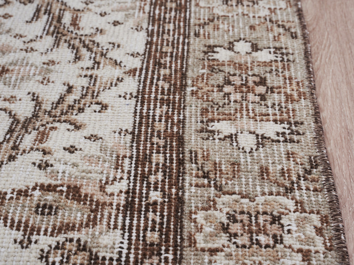 3'8" x 7'1" Neutral Vintage Scatter Rug