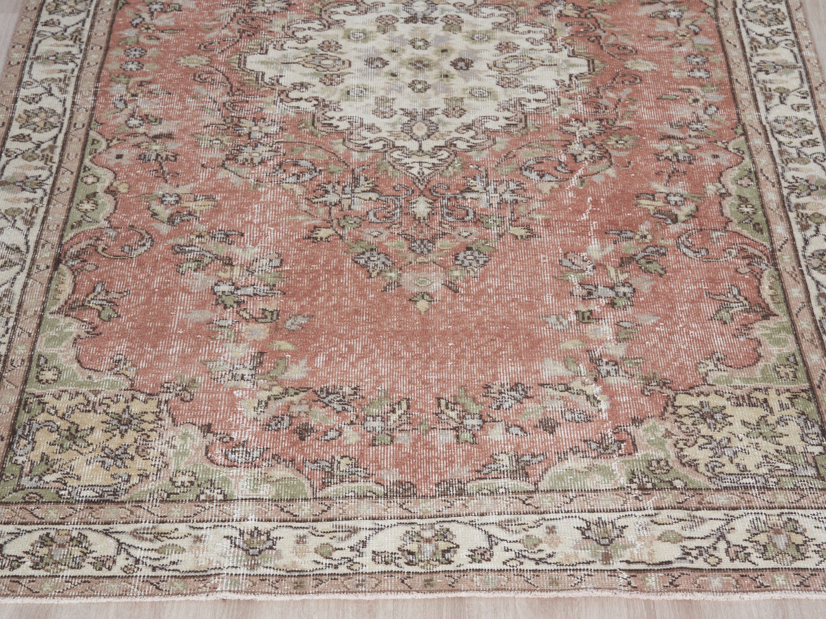 5'5" x 8'9" Pink Vintage Turkish Area Rug