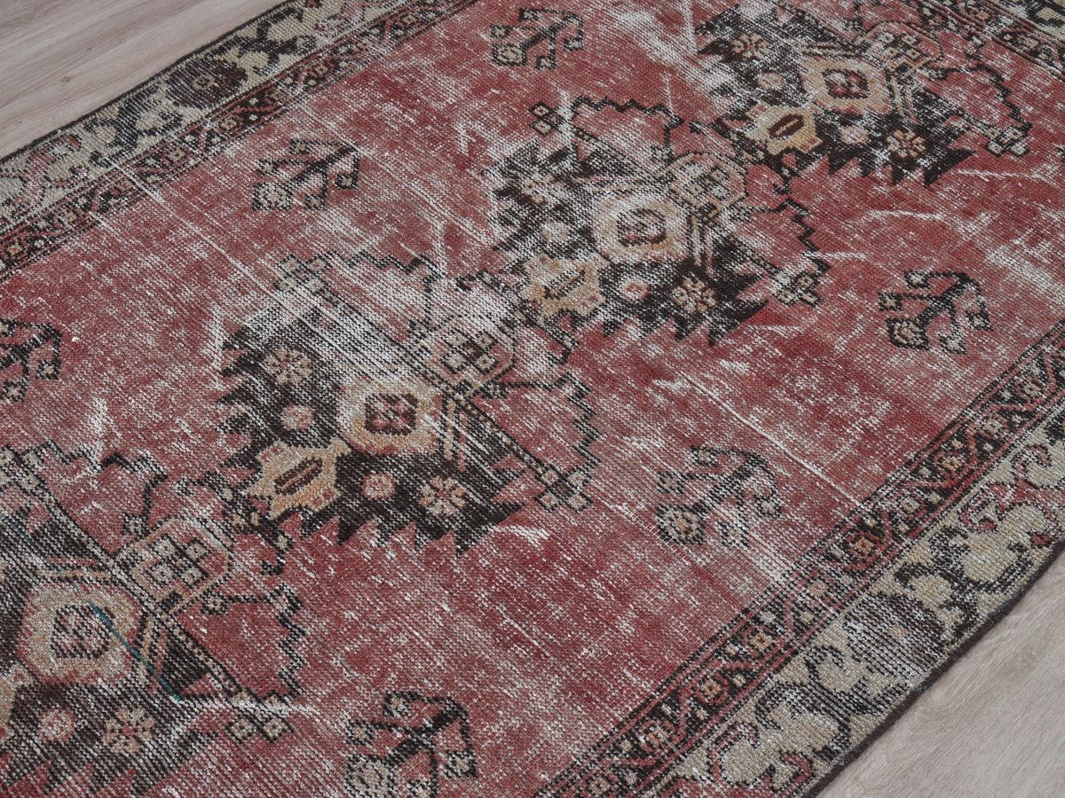 3'5" x 5'6" Vintage Persian Style Rug