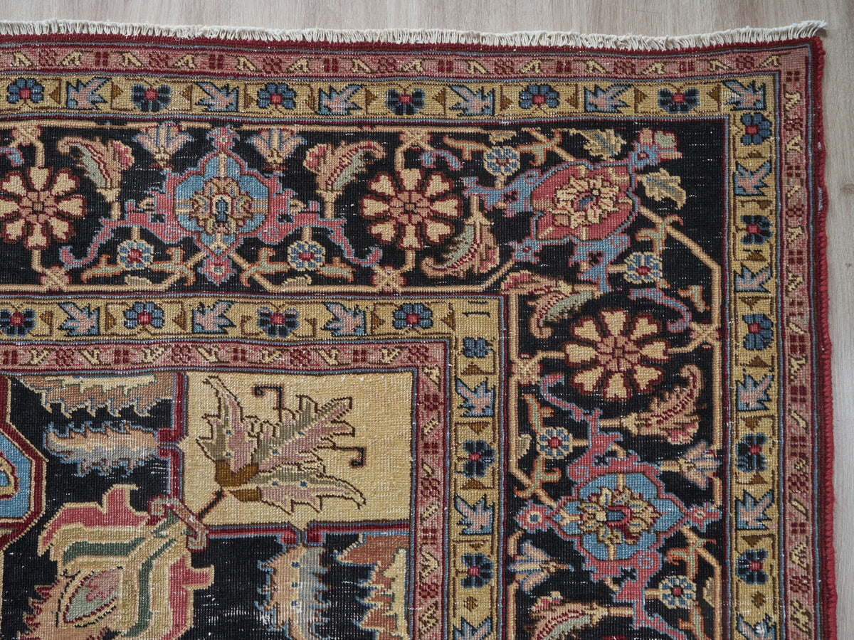 9'8" x 11'11" Oriental Persian Style Rug