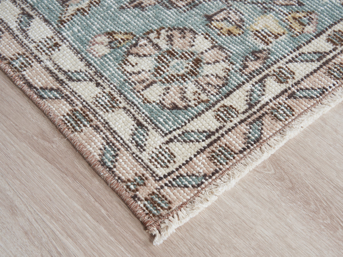 5'7" x 9'3" Neutral Vintage Area Rug