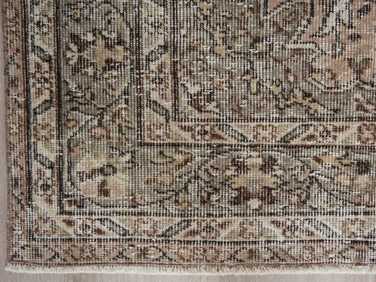 5'4" x 8'11" Neutral Turkish Vintage Medium Rug