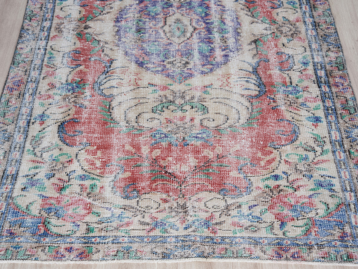 5'2" x 9'3" Vintage Turkish Area Rug