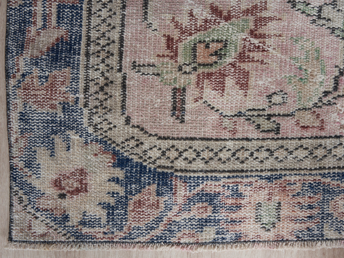 5'5" x 9'1" Vintage Turkish Rug