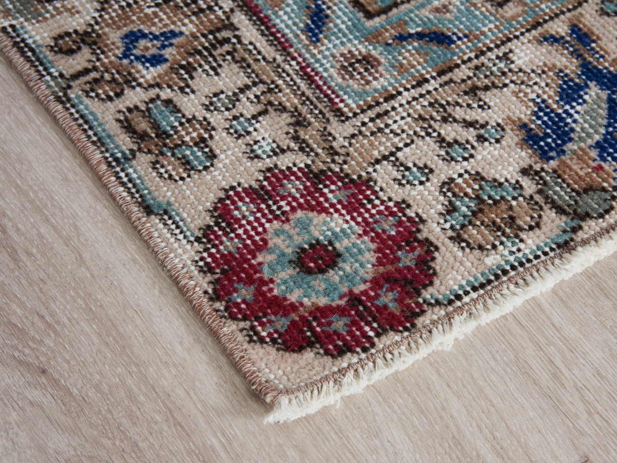 4'3" x 7'8" Vintage Handwoven Turkish Rug