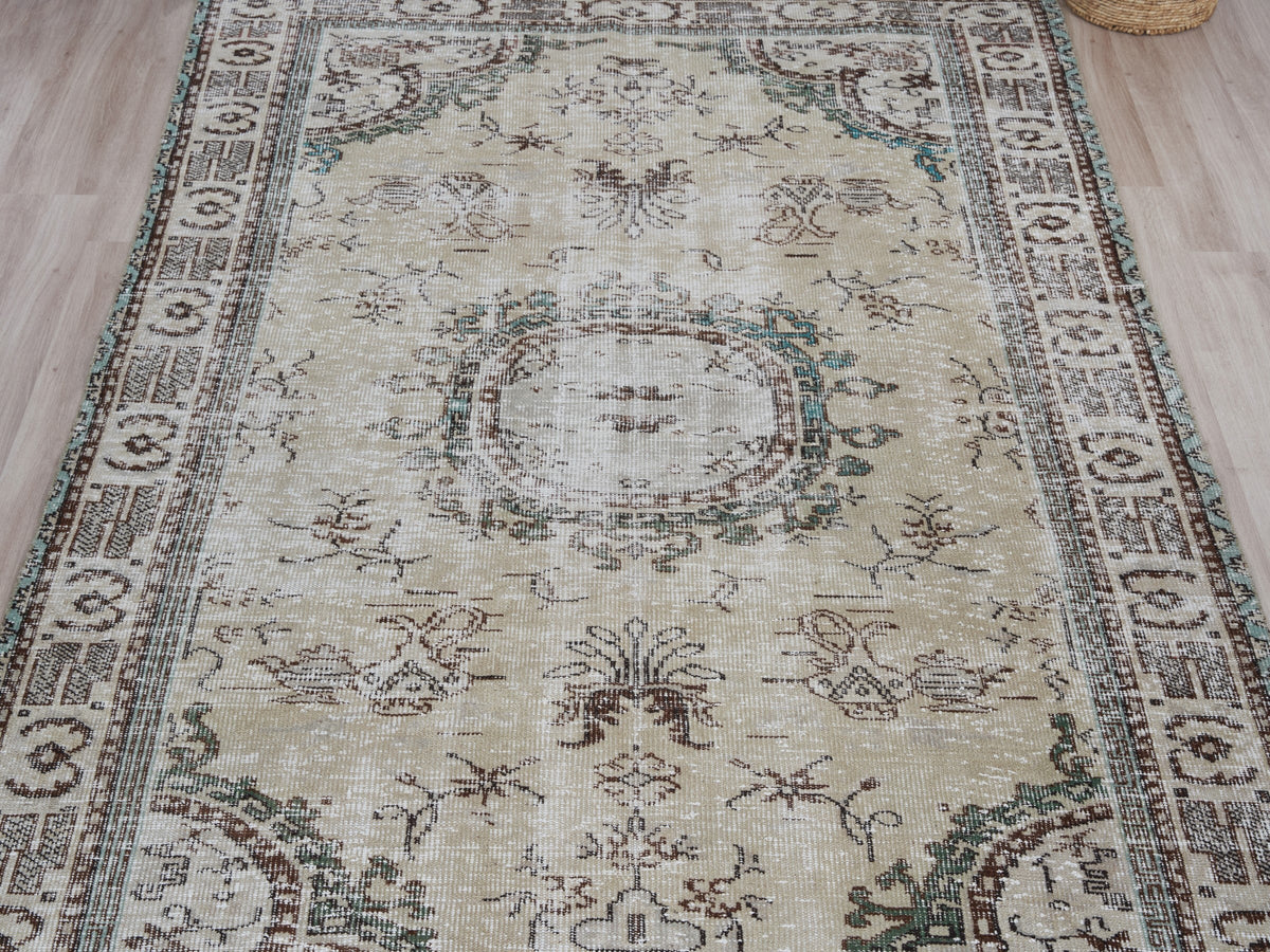 5'9" x 9'2" Vintage Turkish Area Rug