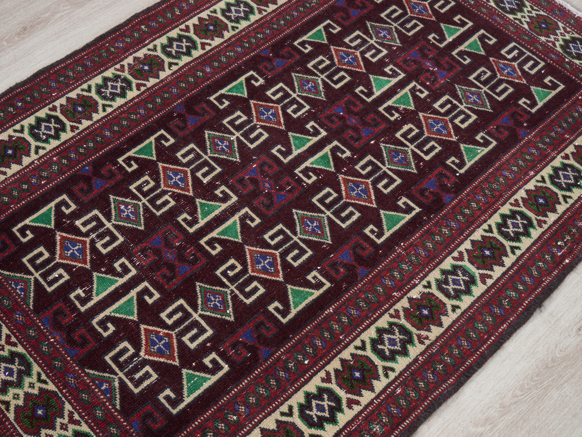 2'7" x 3'9" Oriental Persian Style Small Rug