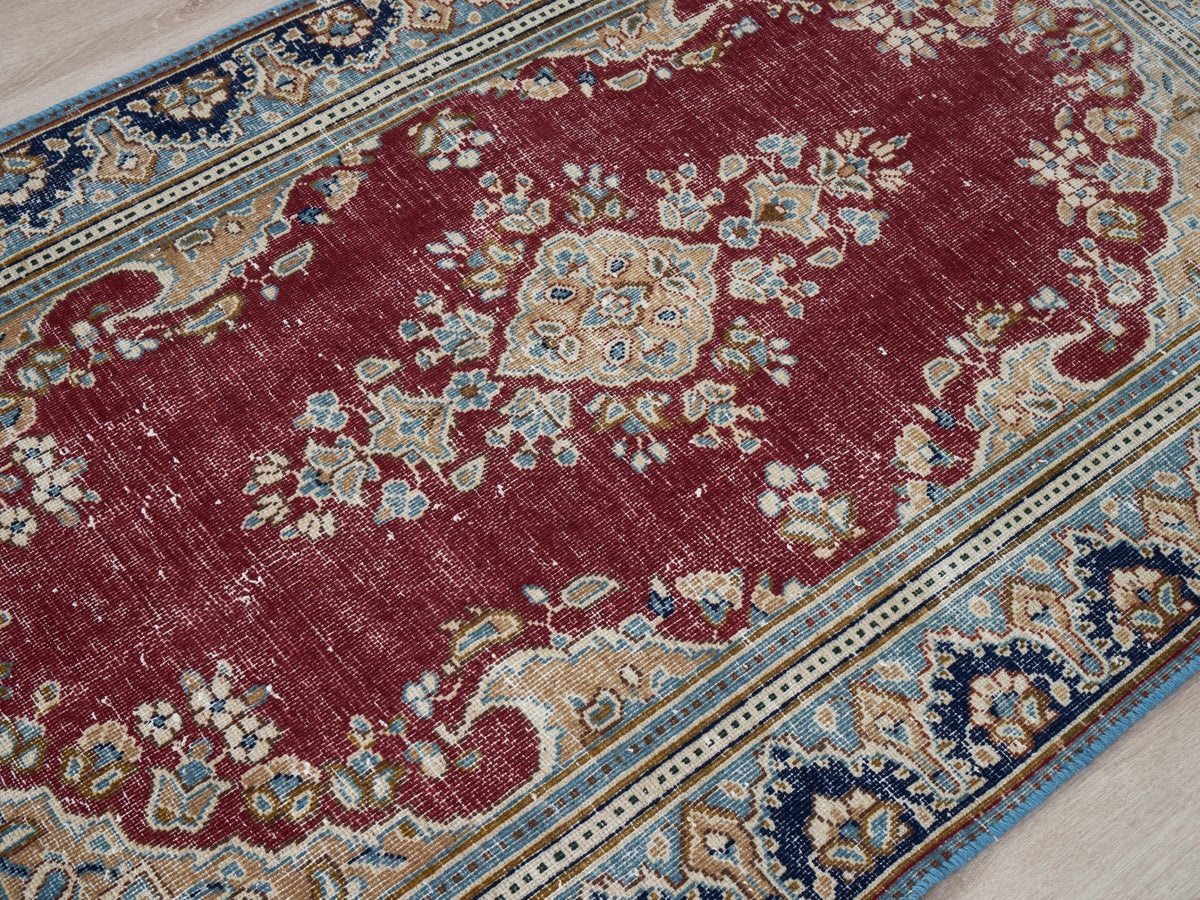 3'1" x 5' Vintage Persian Style Small Rug